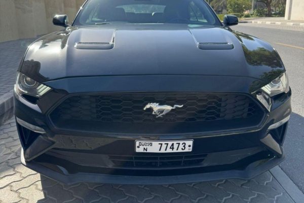 Ford-Mustang-ecoboost-cabrio-fekete-autoberles-dubai-1.jpg