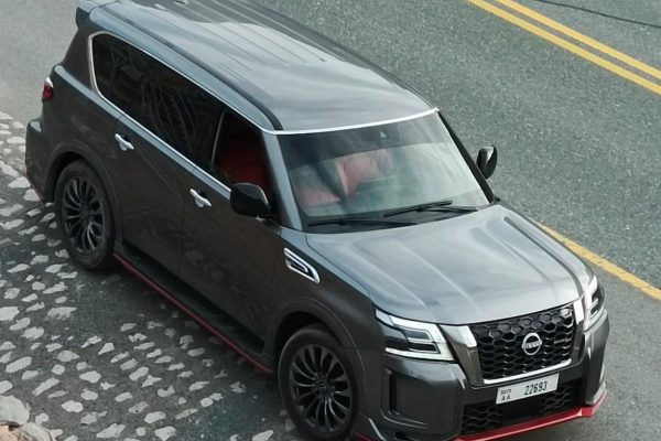 Nissan-Patrol-Nismo-fekete-7-szemelyes-autoberles-dubai-1.jpg